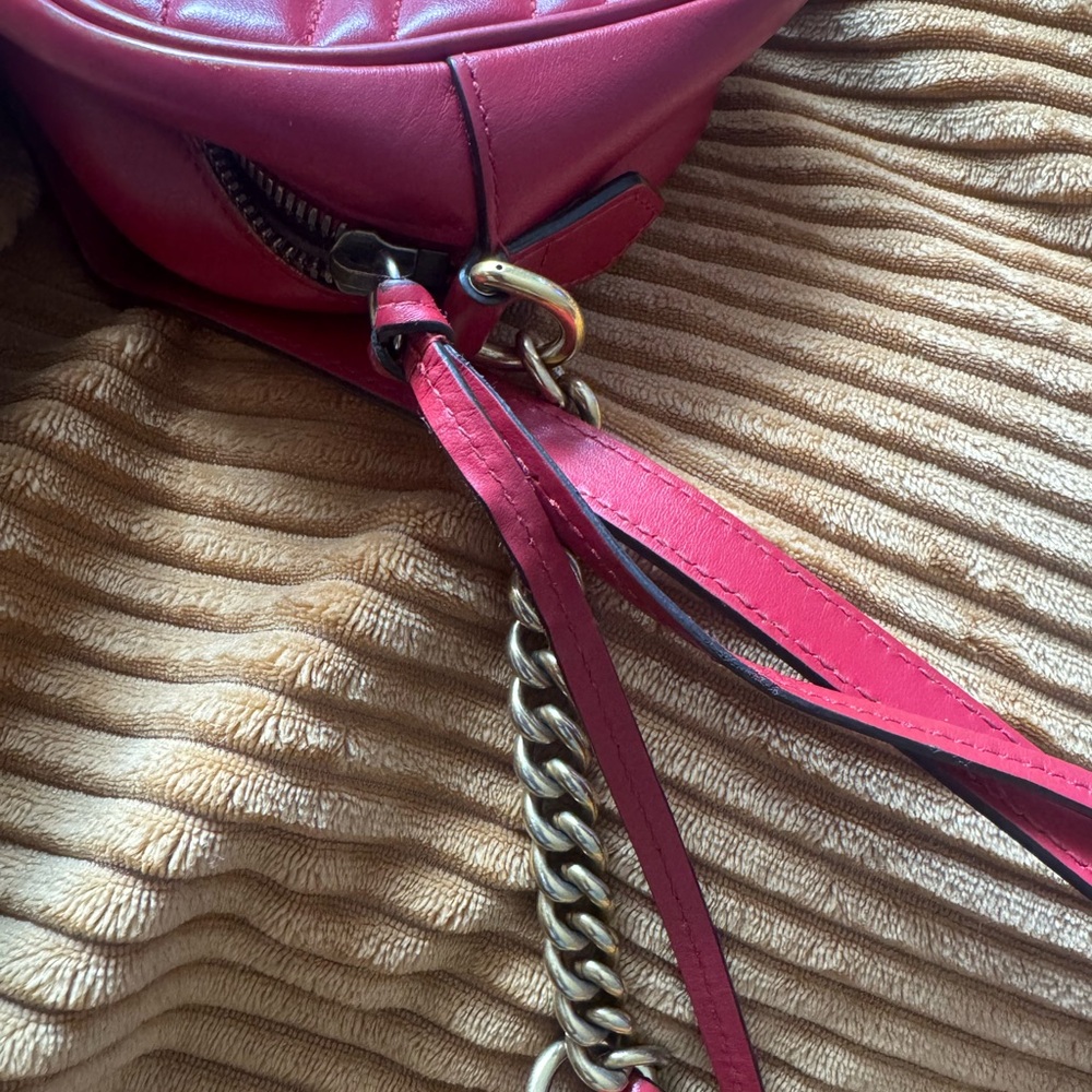 Authentic red Gucci Purse - Picture 7 of 10